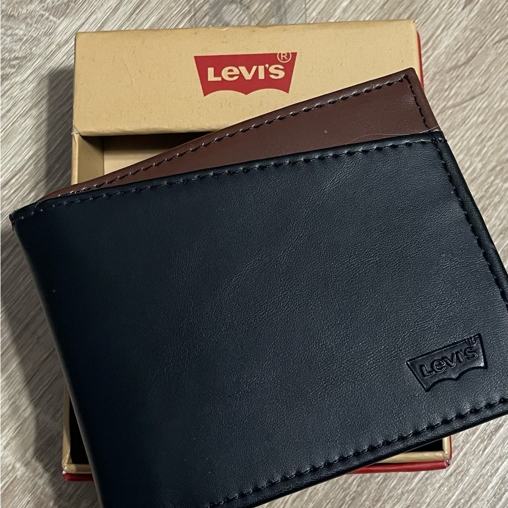 Levi's Black and Brown Leather Card Holder